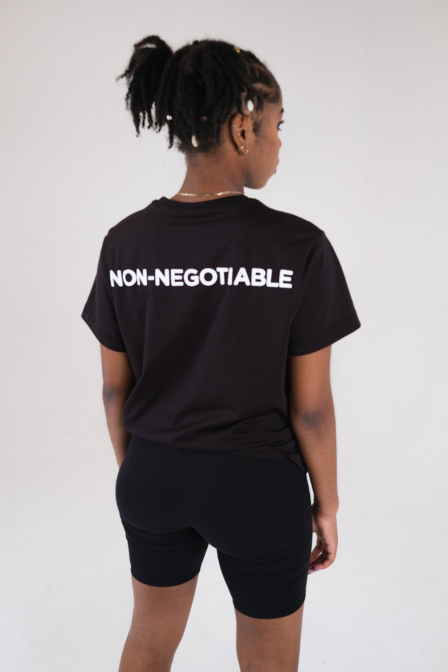 Black. T-shirt "Non-Negotiable" - BLACK.LACLOTHING